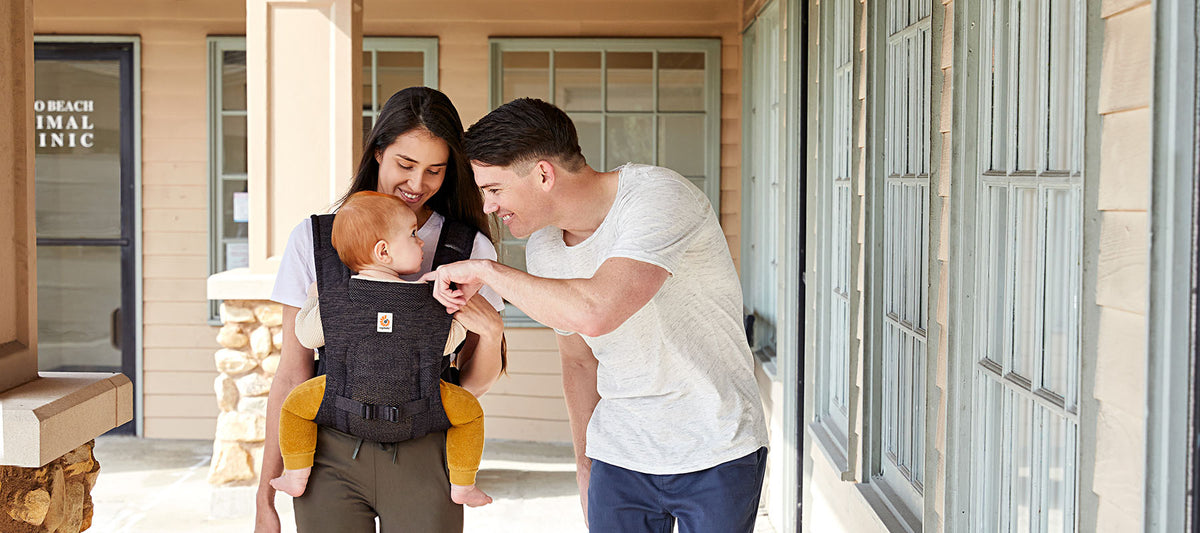Erstausstattung - Alles für du unterwegs mit Baby & Kleinkind brauchst, im Bild: Ergobaby Babytrage