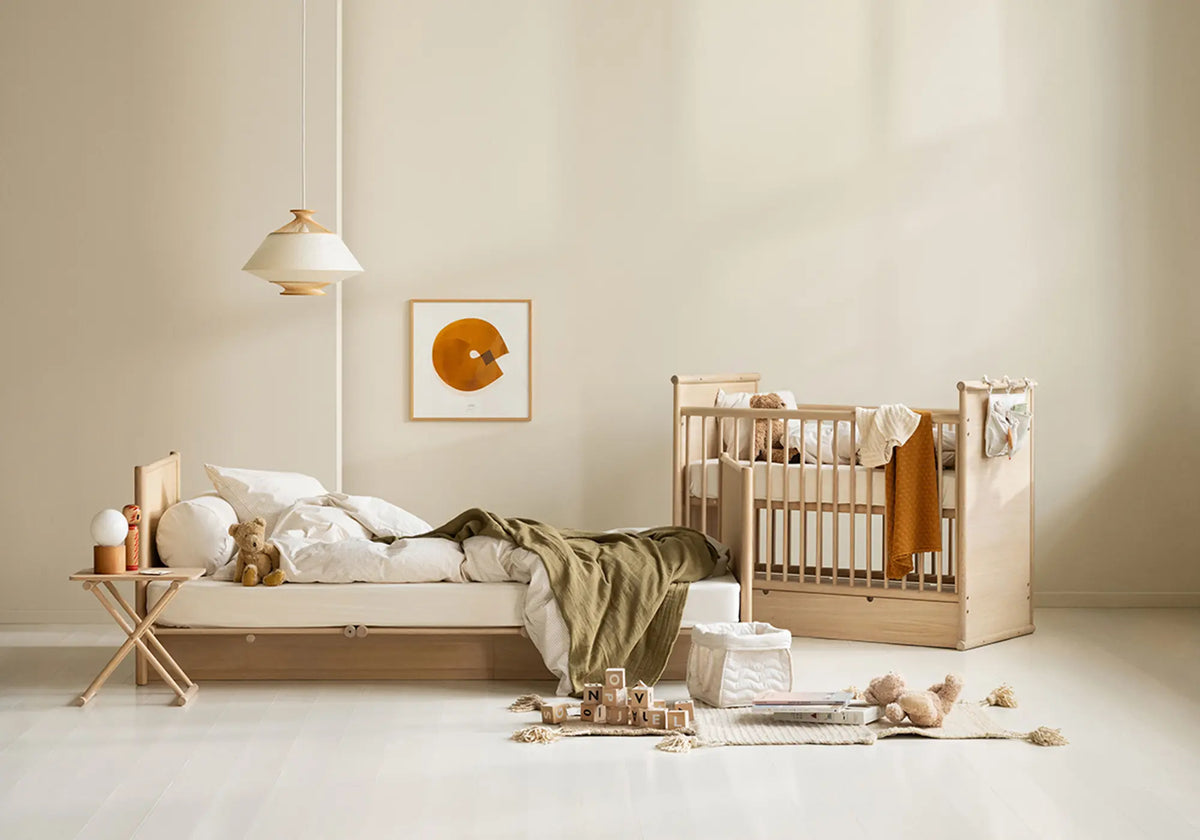 Camp Novel - neu von Oliver Furniture